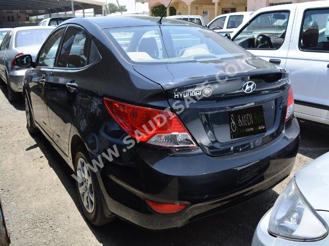2013 هيونداي اكسنت