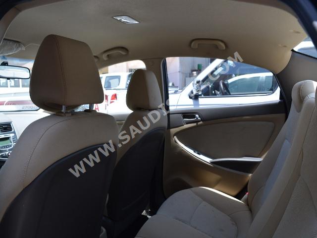 2013 هيونداي اكسنت