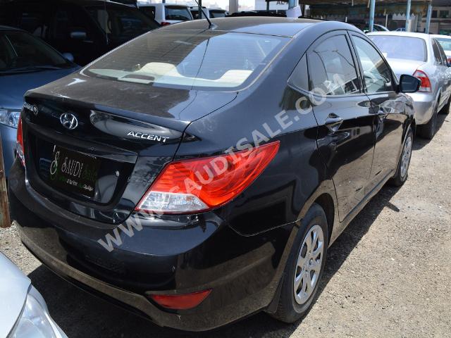 2013 هيونداي اكسنت