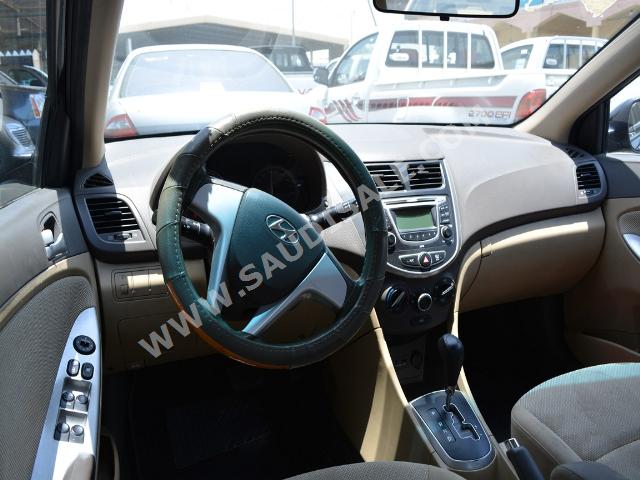 2013 هيونداي اكسنت