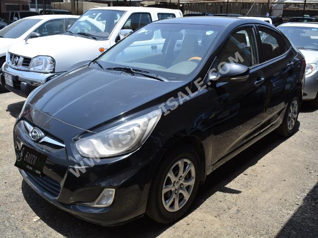 2013 هيونداي اكسنت