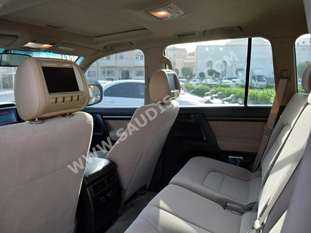 2010 Toyota Land Cruiser GXR