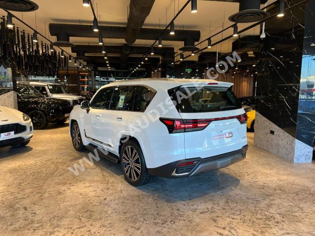 2024 لكزس إل إكس 600