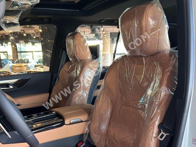 2024 لكزس إل إكس 600