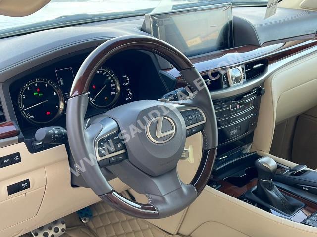 2020 لكزس إل إكس 570 بلاك اديشن