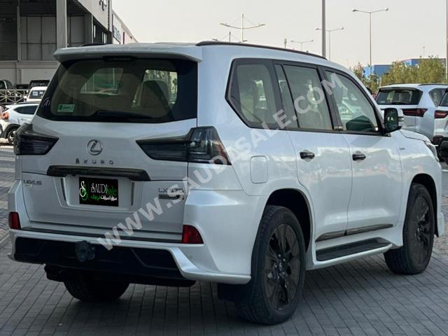 2020 لكزس إل إكس 570 بلاك اديشن