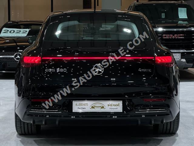 2022 مرسيدس - بنز إي كيو إس 580