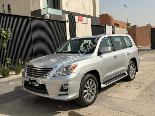 2011 لكزس إل إكس 570