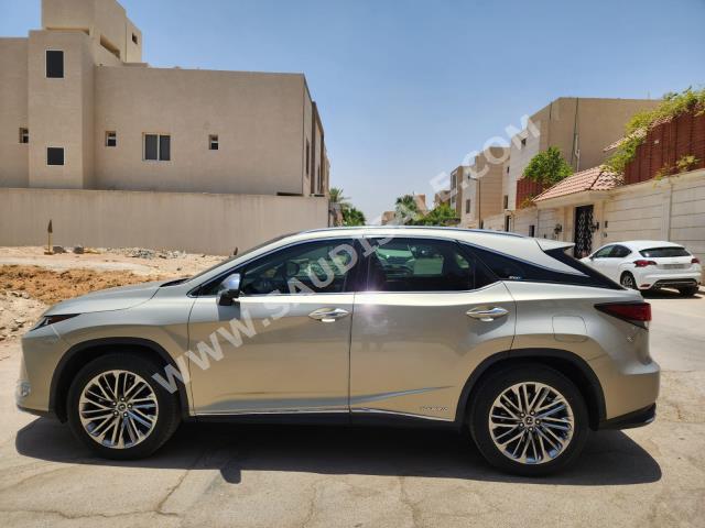 2022 لكزس أر إكس 450إتش