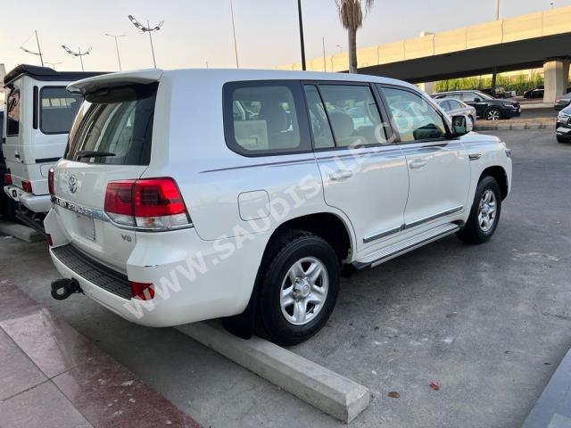 2021 تويوتا لاند كروزر جي اكس