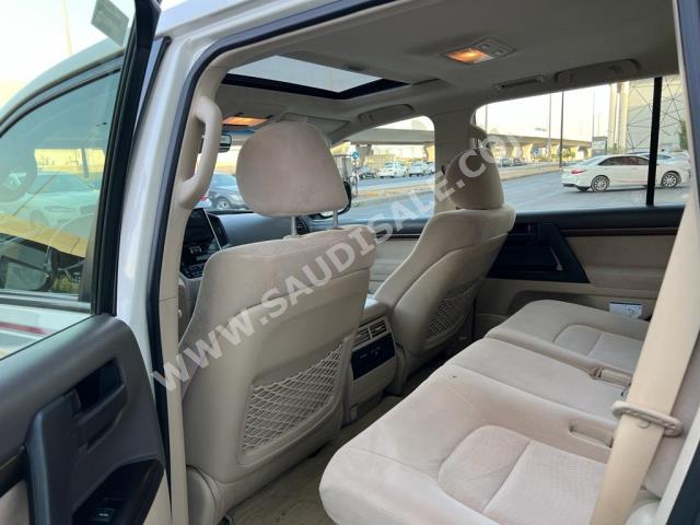 2021 تويوتا لاند كروزر جي اكس