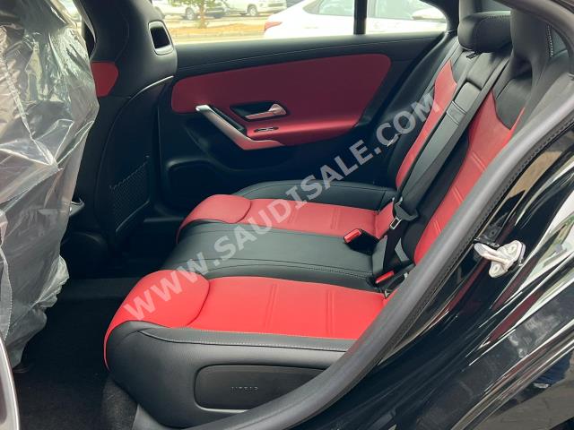 2023 مرسيدس - بنز سي إل أي 200