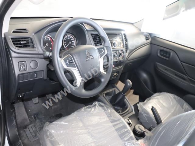 2022 متسوبيشي ال 200