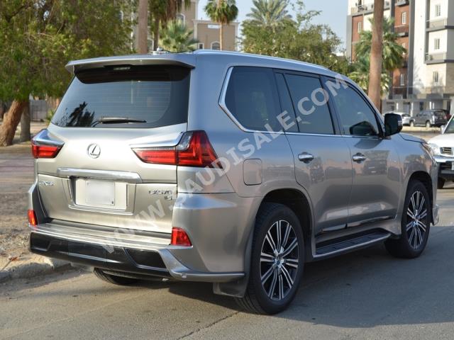 2018 لكزس إل إكس 570 اس