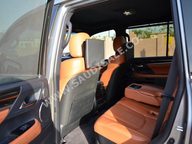 2018 لكزس إل إكس 570 اس