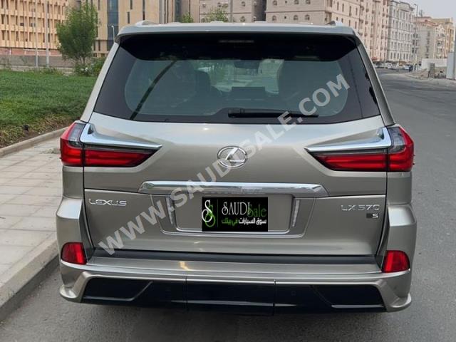 2019 لكزس إل إكس 570