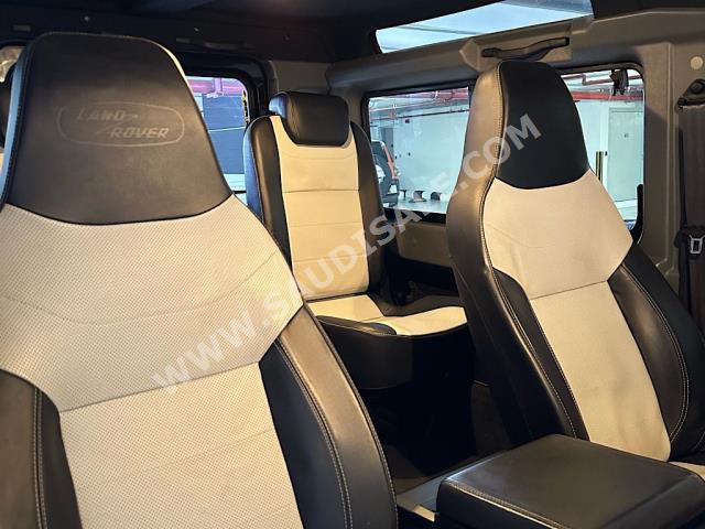 2016 لاند روفر ديفيندر 90