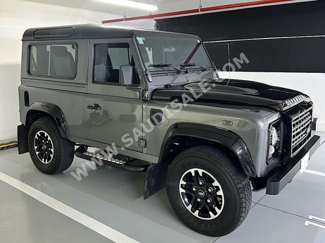 2016 لاند روفر ديفيندر 90