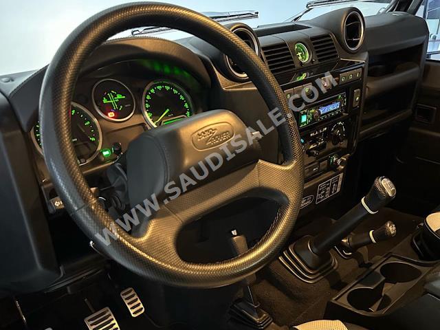 2016 لاند روفر ديفيندر 90