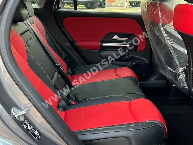 2023 مرسيدس - بنز جي إل أي 200