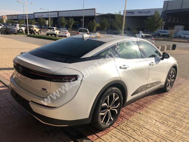 2023 تويوتا كراون بريميوم