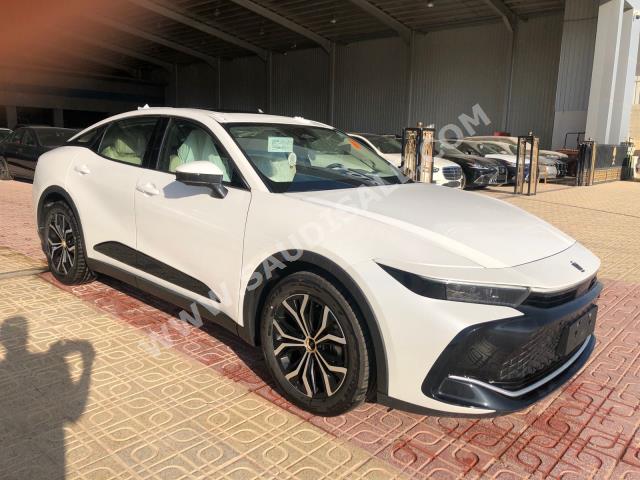 2023 تويوتا كراون بريميوم