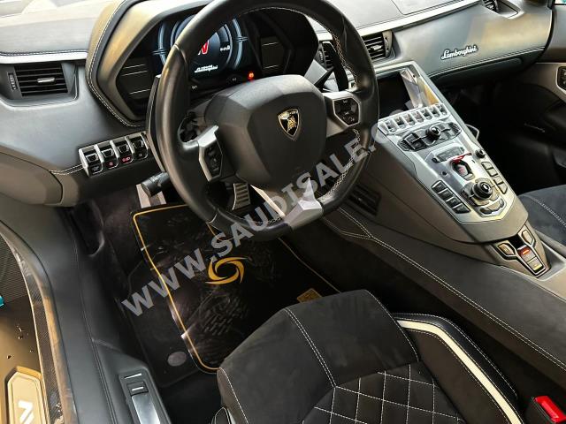 2018 لمبرجيني افنتادور اس