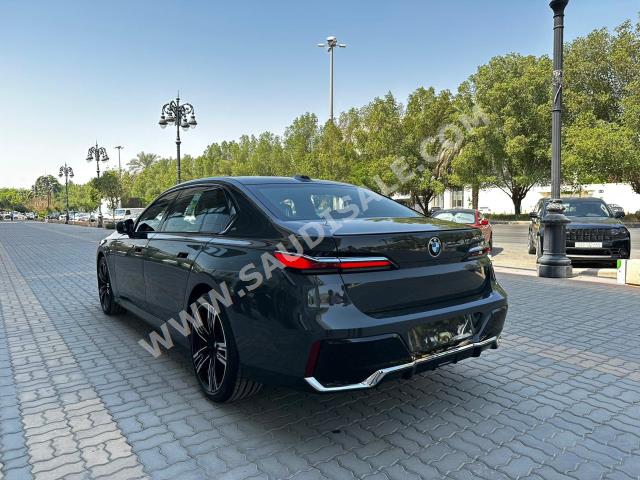 2024 بي ام دبليو الفئة السابعة 735أي