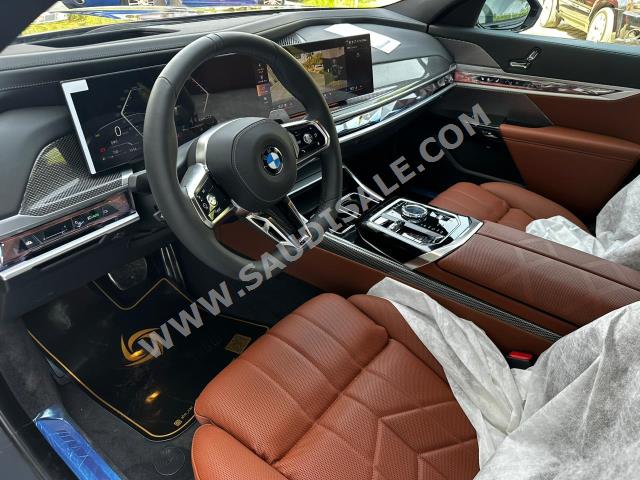 2024 بي ام دبليو الفئة السابعة 735أي