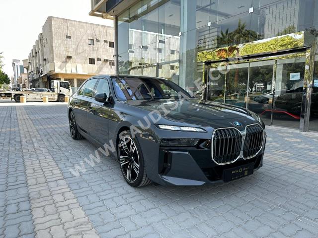 2024 بي ام دبليو الفئة السابعة 735أي