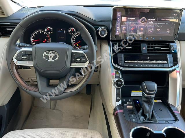 2023 تويوتا لاند كروزر جي اكس ار