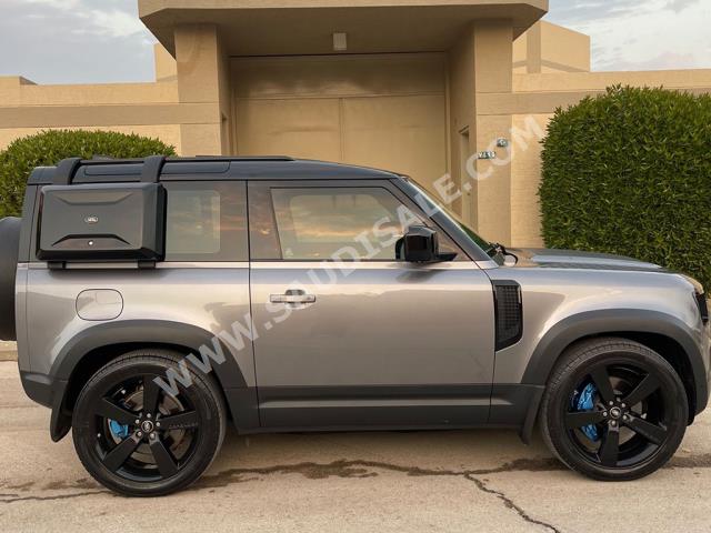 2021 لاند روفر ديفيندر اتش اس اي