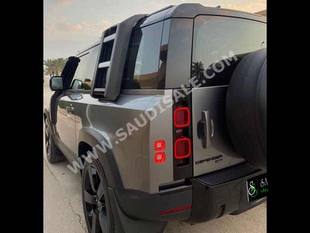 2021 لاند روفر ديفيندر اتش اس اي