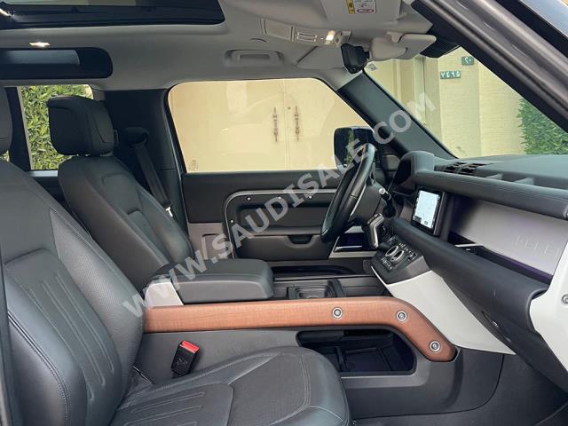 2021 لاند روفر ديفيندر اتش اس اي