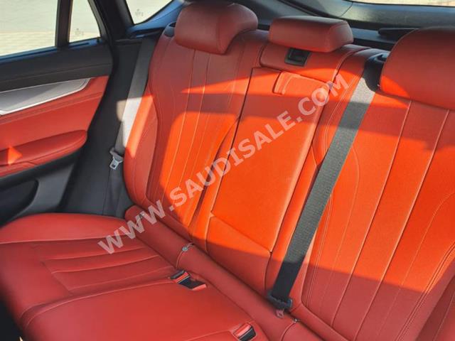 2019 بي ام دبليو الفئة اكس 6 إم كت