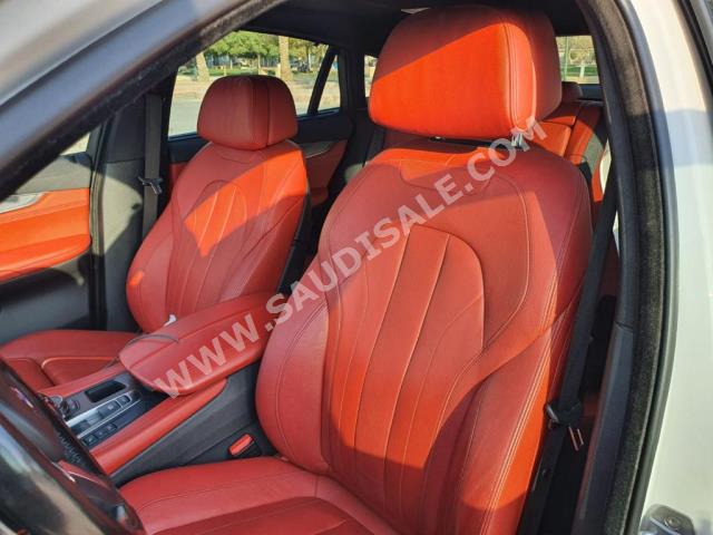 2019 بي ام دبليو الفئة اكس 6 إم كت