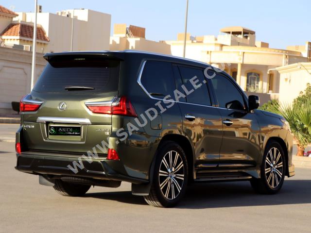 2021 لكزس إل إكس 570 اس