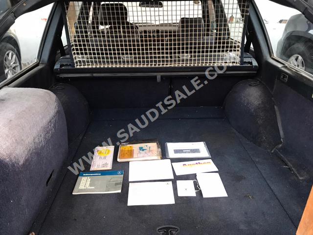 1985 مرسيدس - بنز إس123 230 تي إي