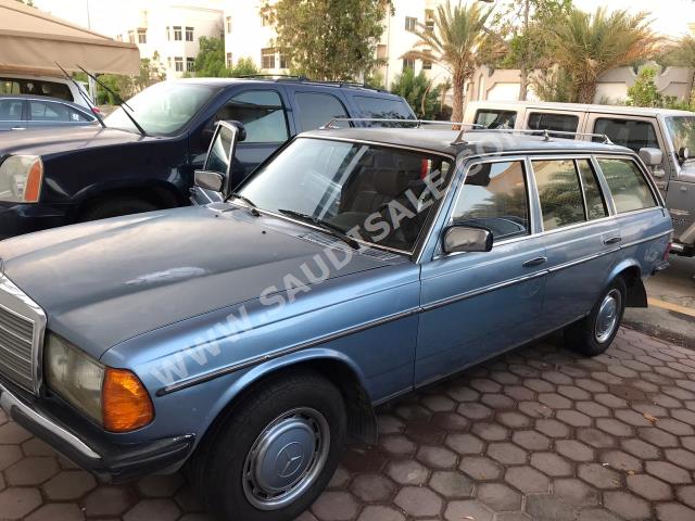 1985 مرسيدس - بنز إس123 230 تي إي