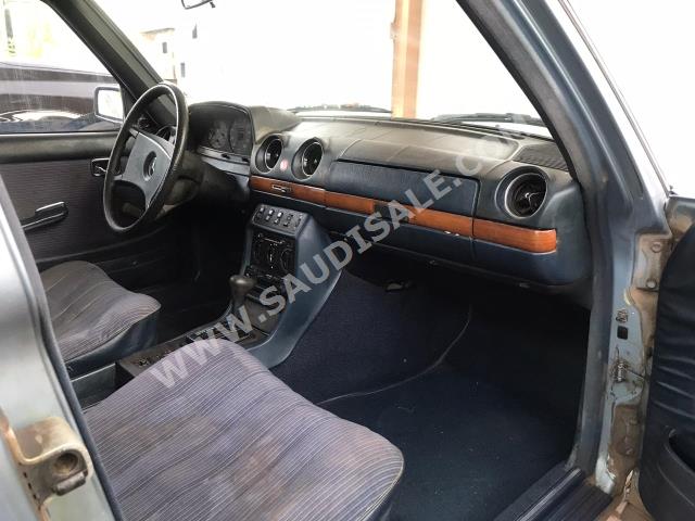 1985 مرسيدس - بنز إس123 230 تي إي