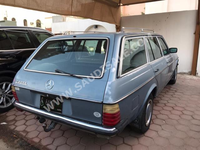 1985 مرسيدس - بنز إس123 230 تي إي