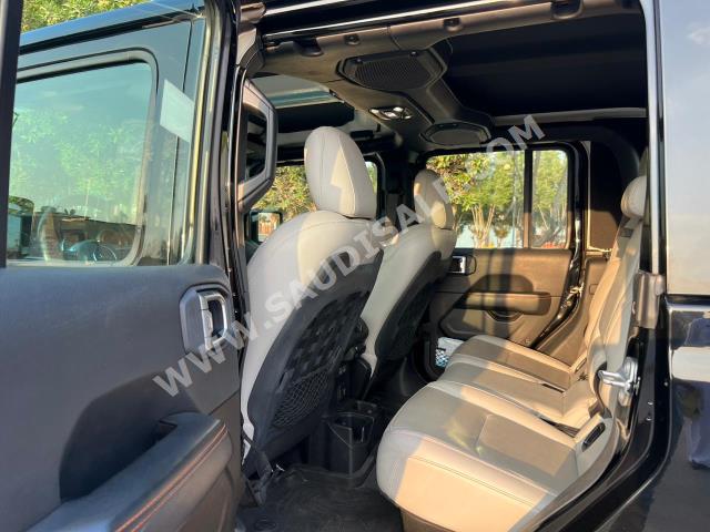 2021 جييب جلادياتور ساند رانر