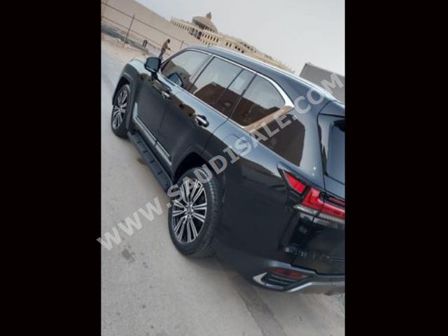 2023 لكزس إل إكس 600