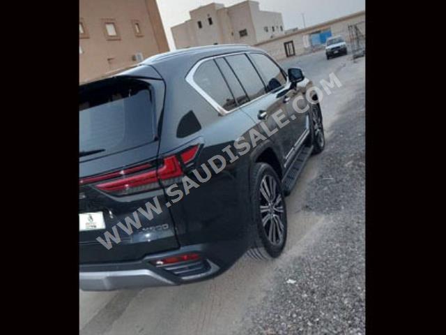 2023 لكزس إل إكس 600