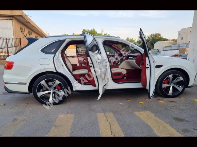 2018 بنتلي بنتايجا