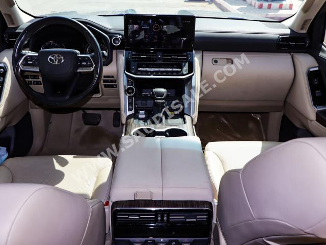 2022 تويوتا لاند كروزر في اكس