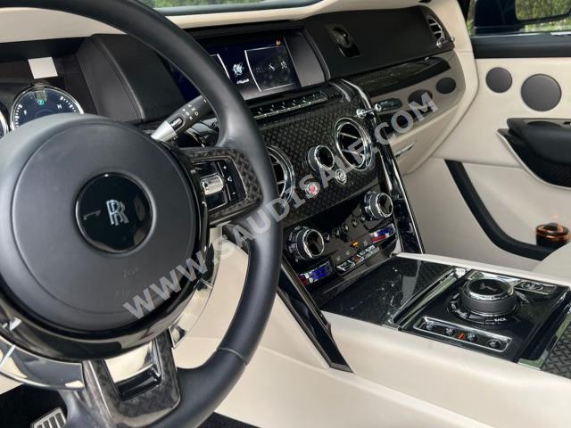 2022 رولز رويس كولينان بلاك بادج