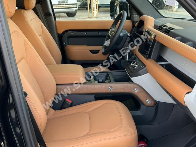 2023 لاند روفر ديفيندر اتش اس اي