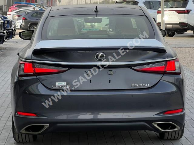 2023 لكزس إي إس 350