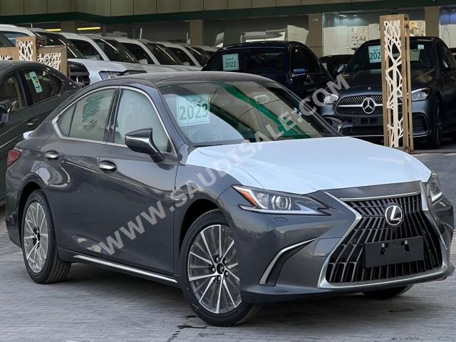 2023 لكزس إي إس 350